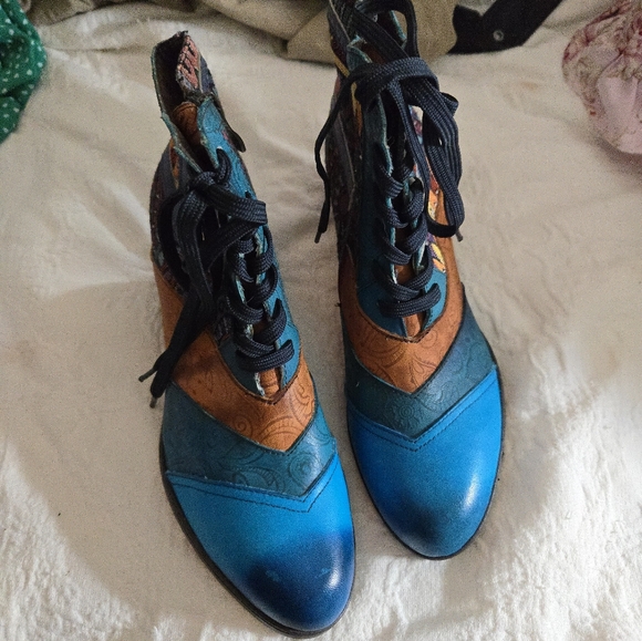 Infinity Boho Hippie Low Heel Ankle Boots - Picture 5 of 5